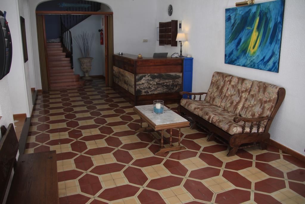 Hostal Portbou Exterior photo